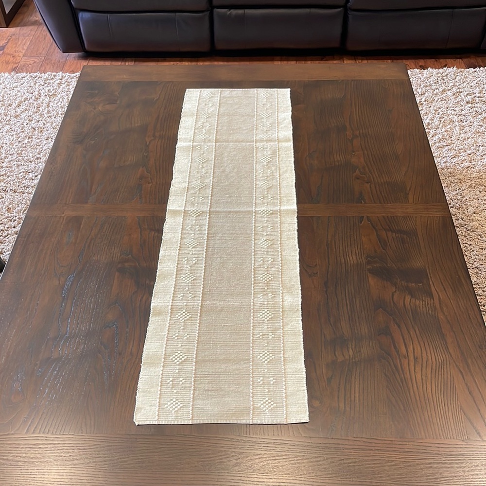 Table runner - Picture 3 of 3
